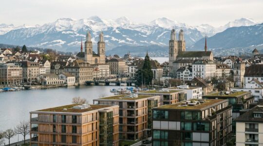 Panoramablick auf Zürich mit Wohngebäuden am Seeufer – Immobilienpreise nach Stadtteilen